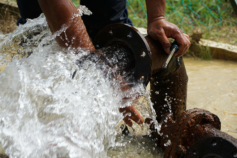 fix water pipe